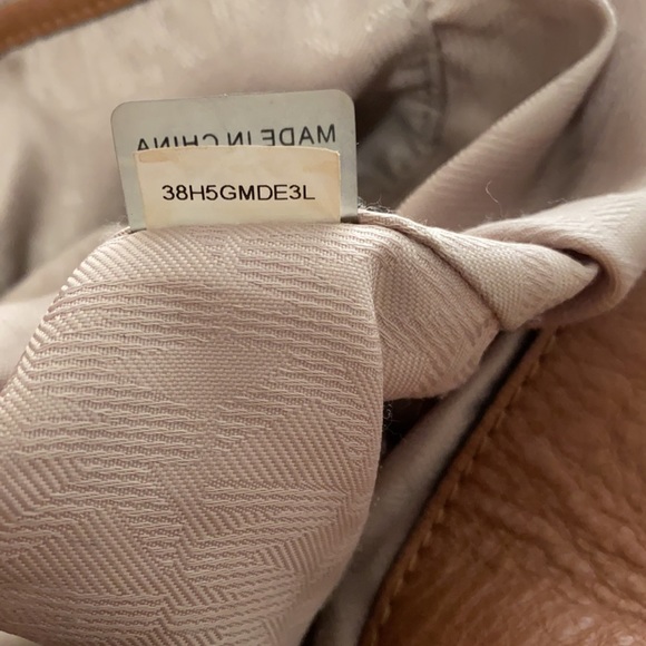 Michael Kors hand bag - Picture 8 of 9